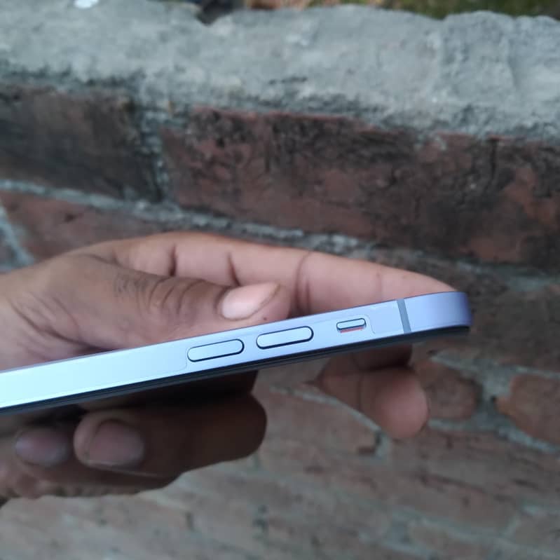 Apple iPhone 12 6