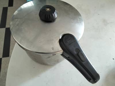 Fissler vitavit premium pressure cooker