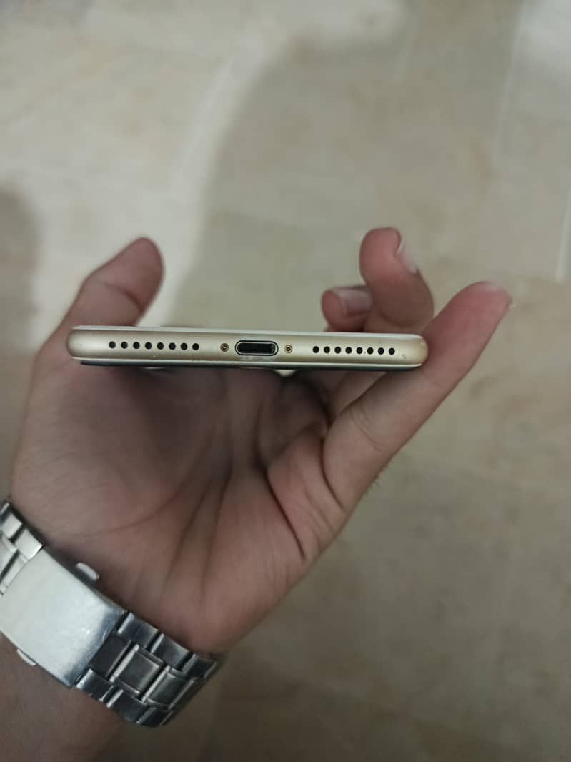 Apple iPhone 7 Plus 5