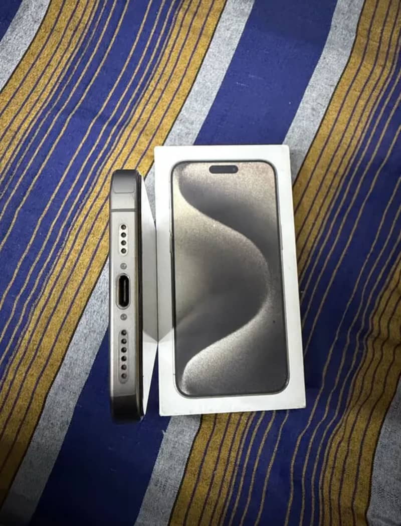 Apple iPhone 15 Pro Max 4