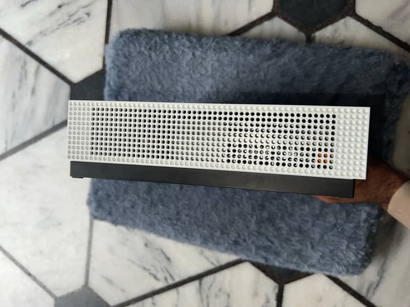 Xbox One S 3