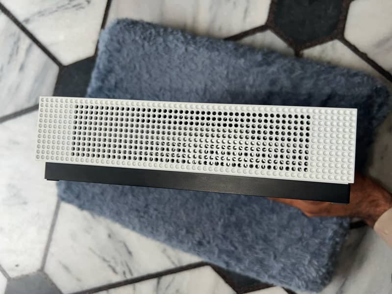 Xbox One S 5