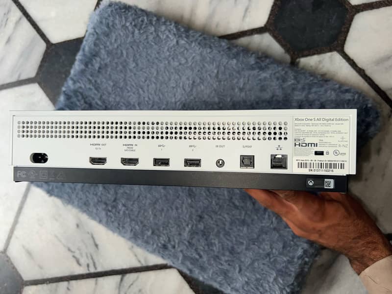 Xbox One S 6