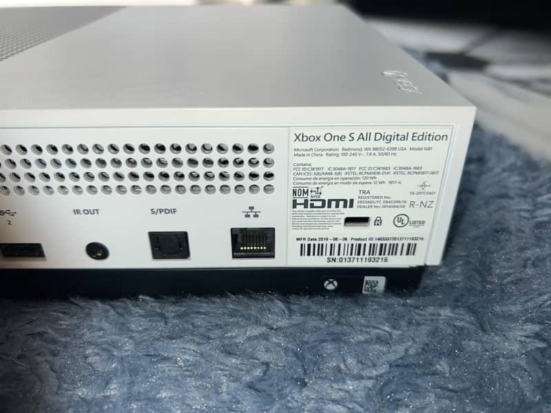 Xbox One S 7