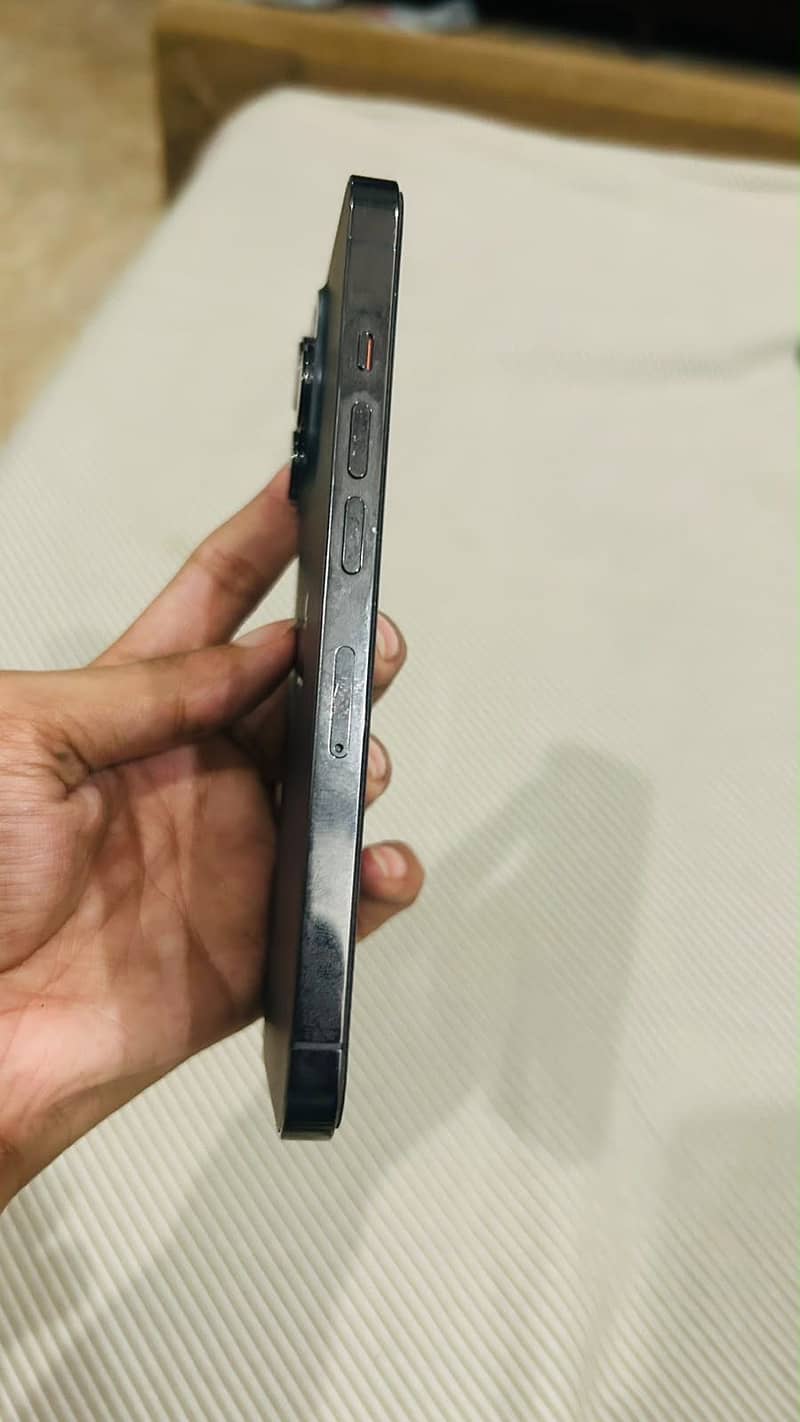 Apple iPhone 13 Pro 4