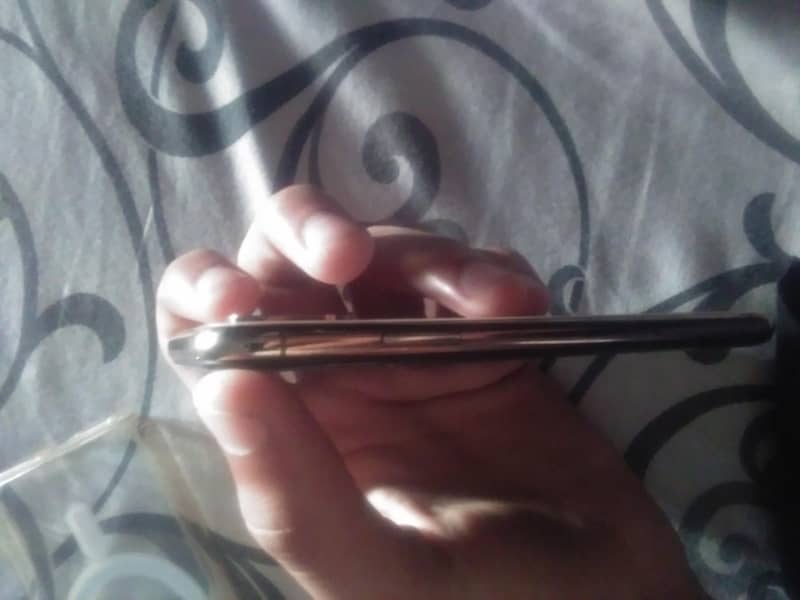 Apple iPhone XS 1