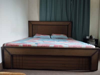 Queen Size Bed.