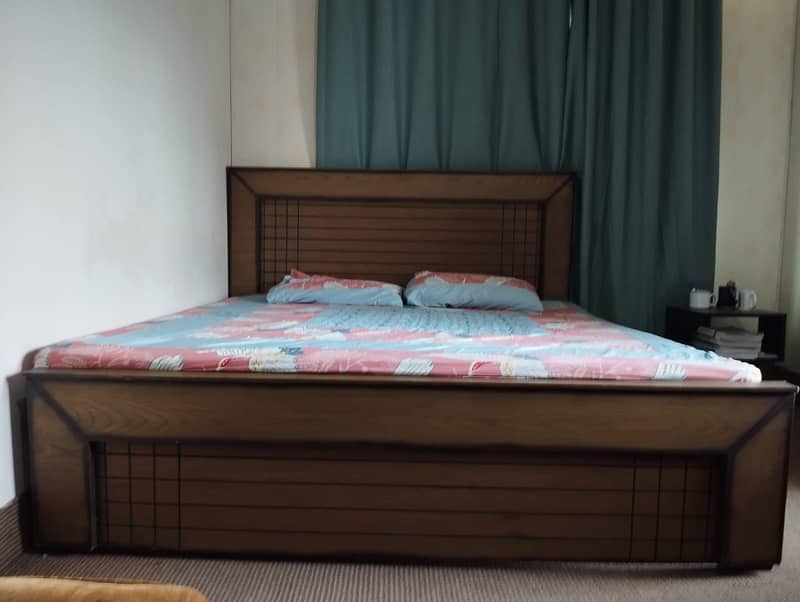 Queen Size Bed. 0