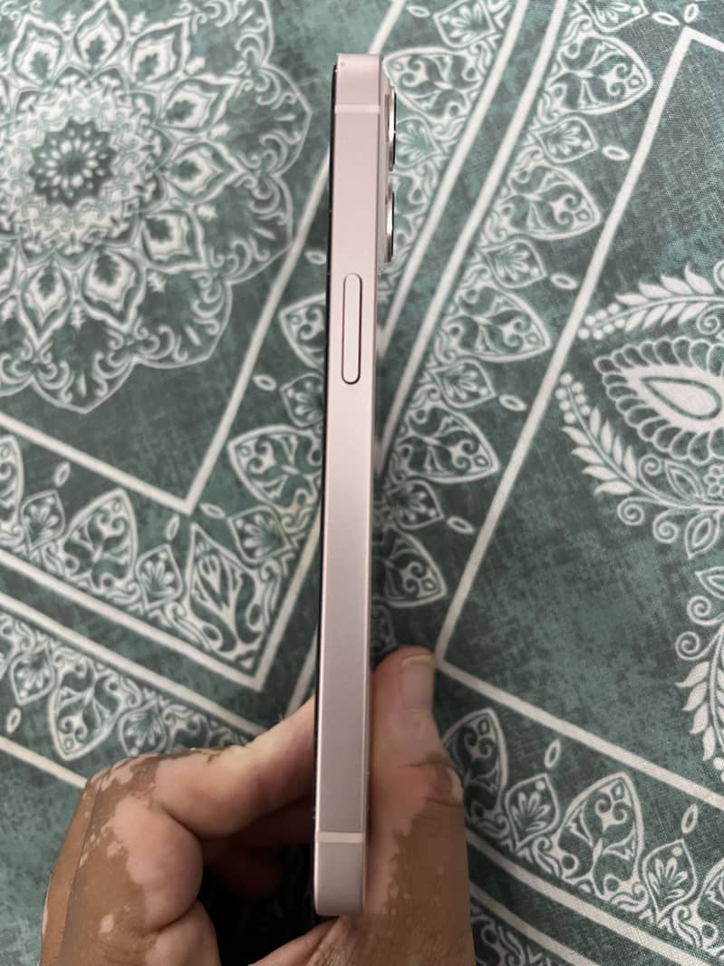 Apple iPhone 13 4