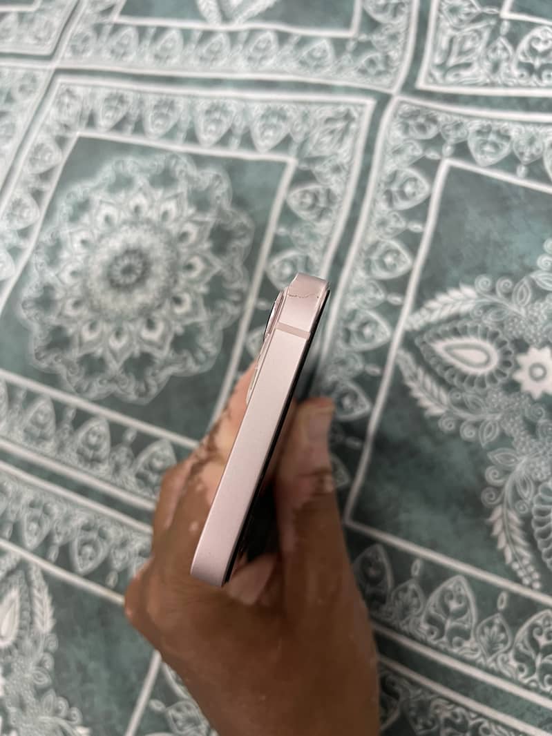 Apple iPhone 13 5