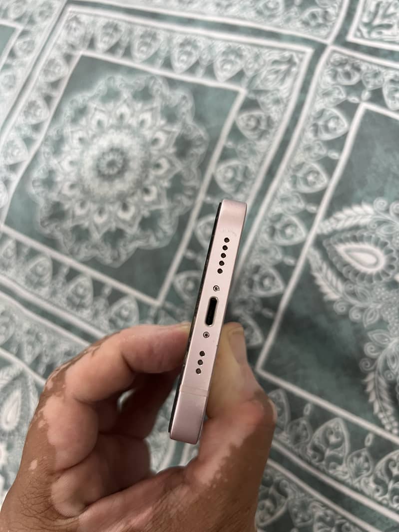 Apple iPhone 13 6