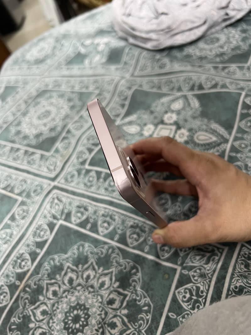 Apple iPhone 13 7