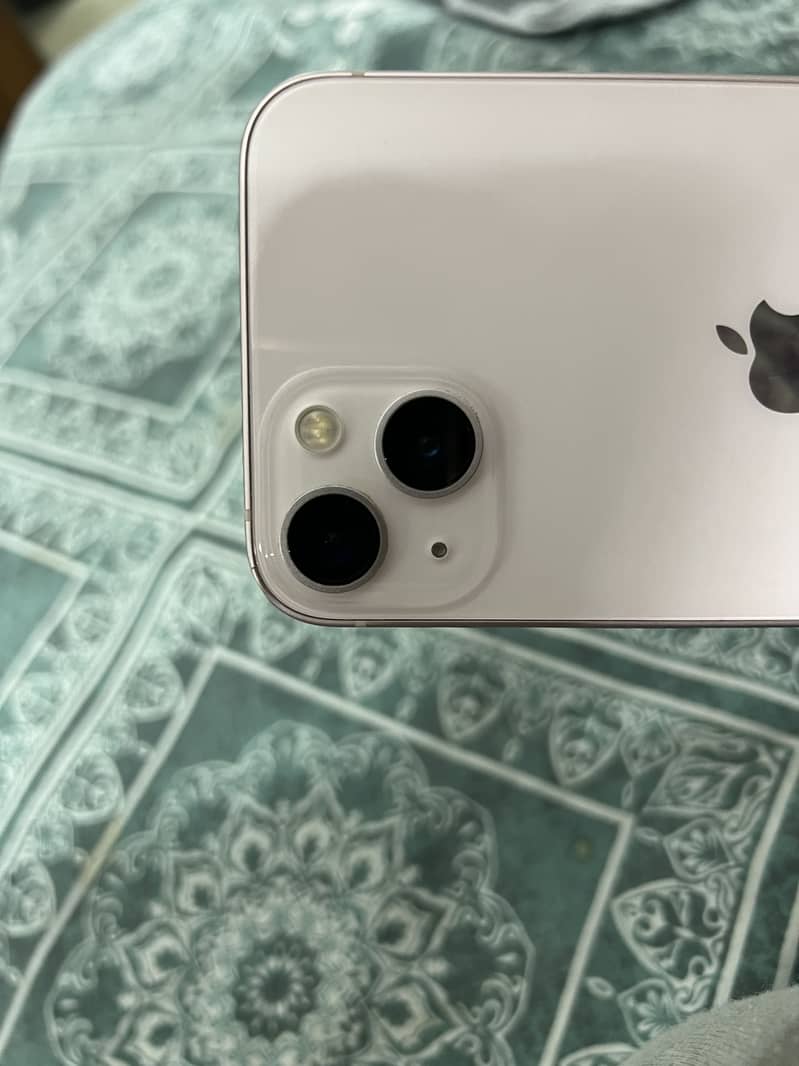 Apple iPhone 13 9