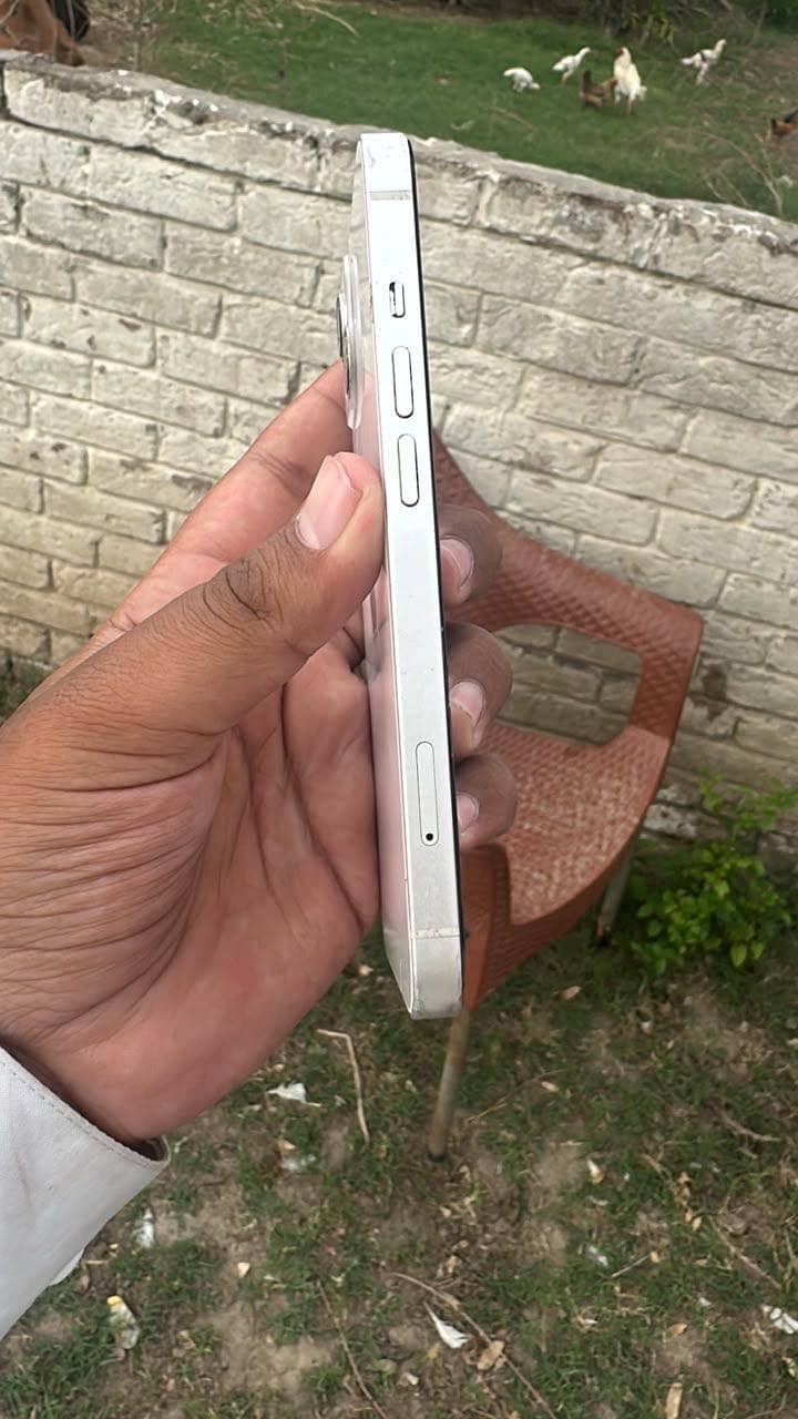Apple iPhone 13 2