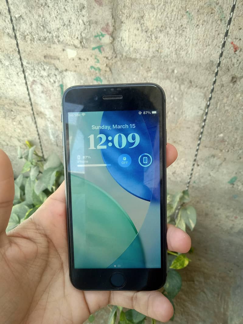 Apple iPhone 8 1