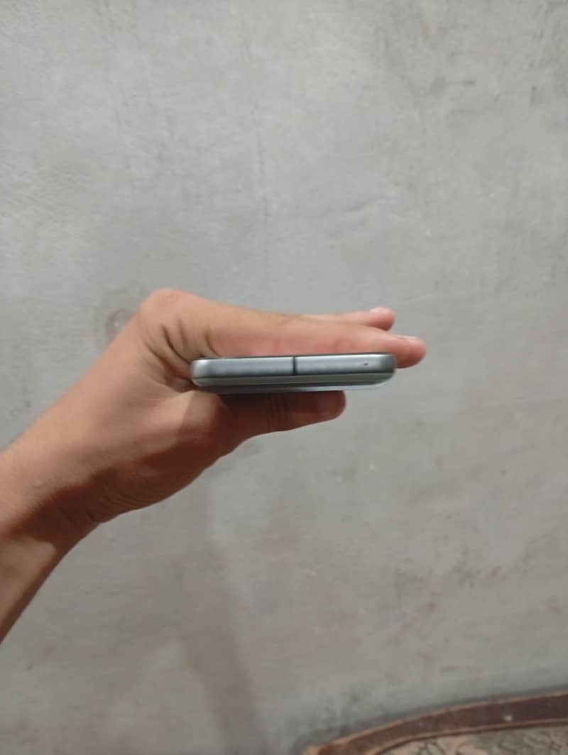 Google Pixel 8 5