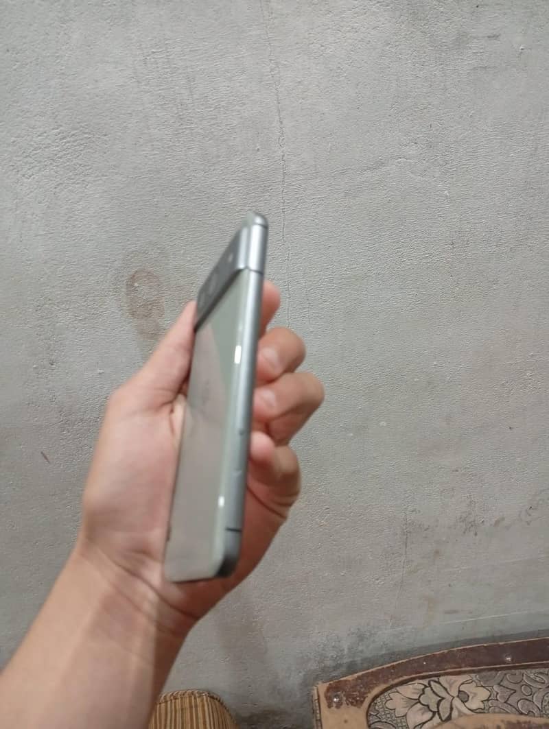 Google Pixel 8 6