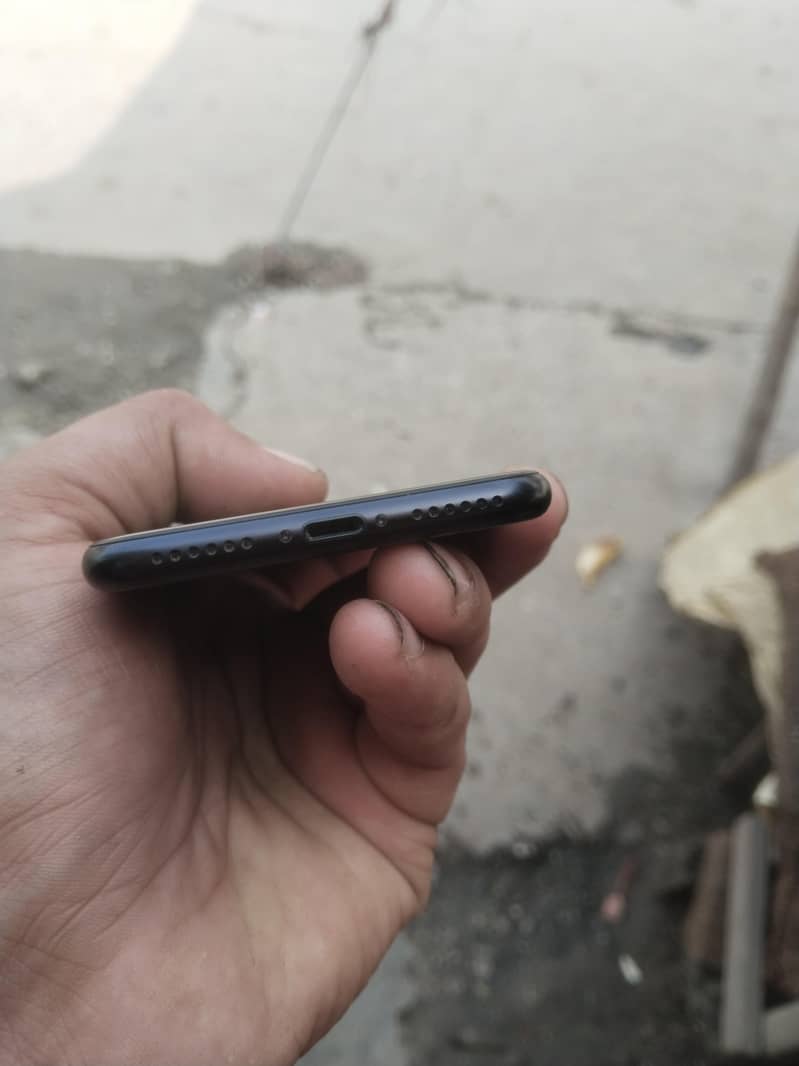Apple iPhone SE  2 5