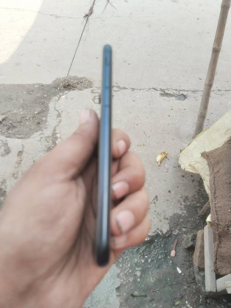 Apple iPhone SE  2 8