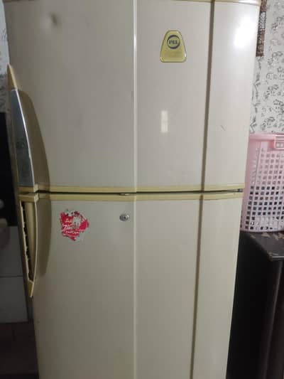 Refrigerator PEL - Large Size Behtareen Condition aur achi Cooling