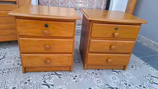 Bed Set in light weight Pure Wood