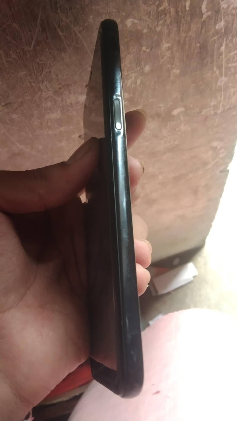 Samsung Mobile J6 2