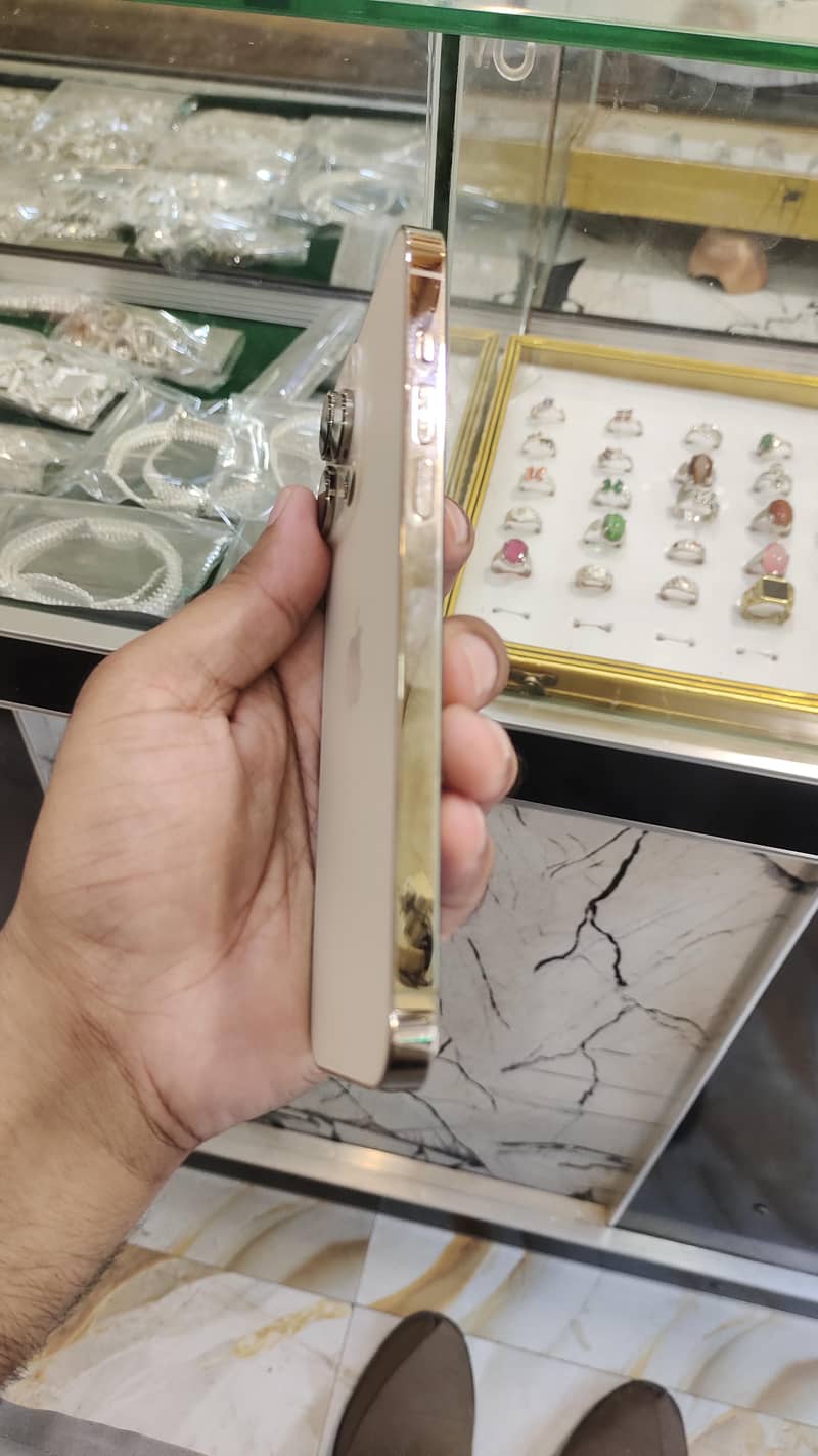 Apple iPhone 14 Pro Max 1