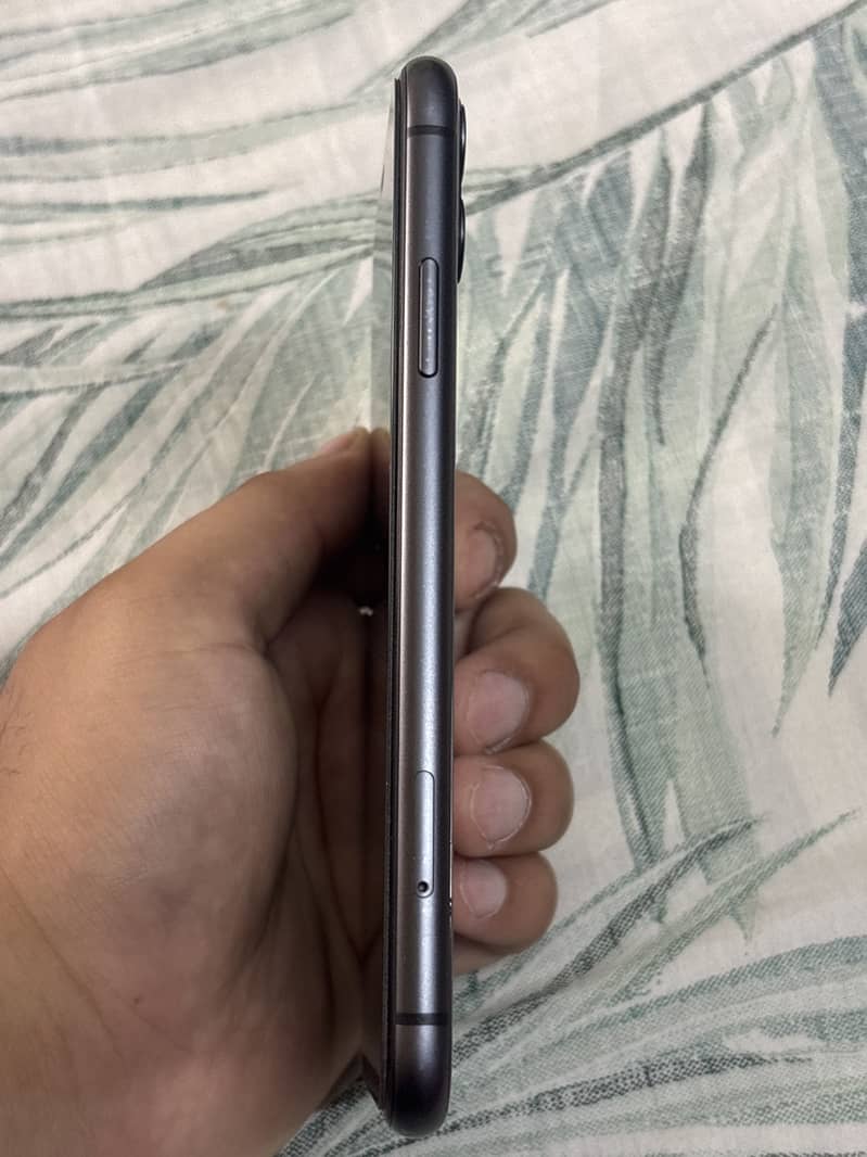Apple iPhone 11 4