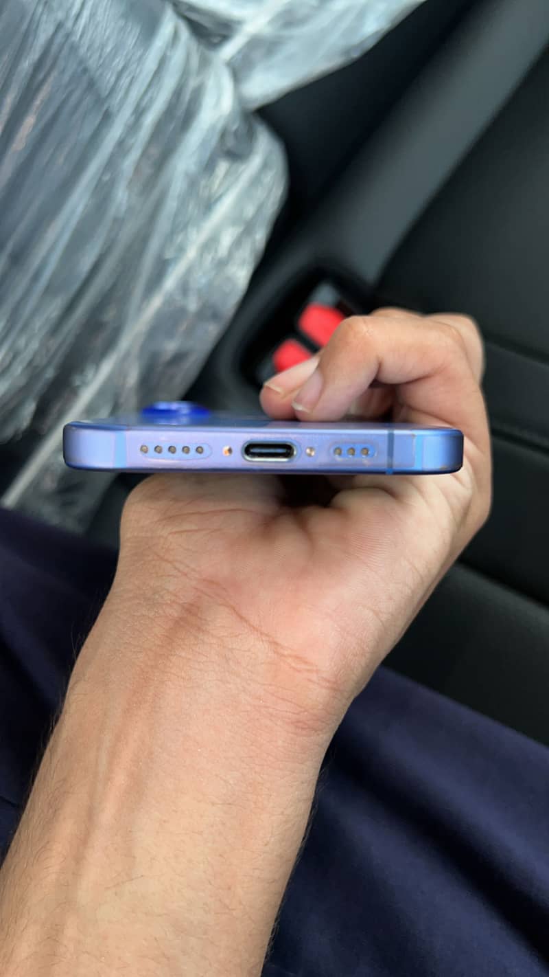 Apple iPhone 16 0