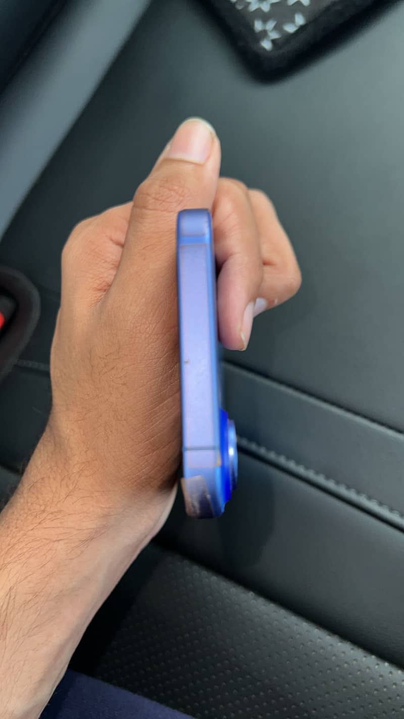 Apple iPhone 16 2