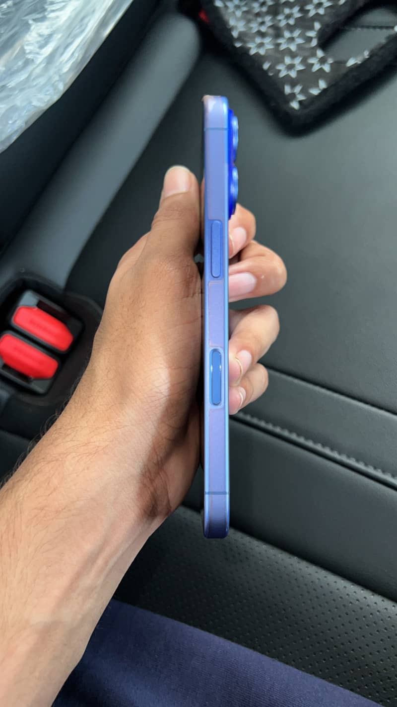 Apple iPhone 16 3