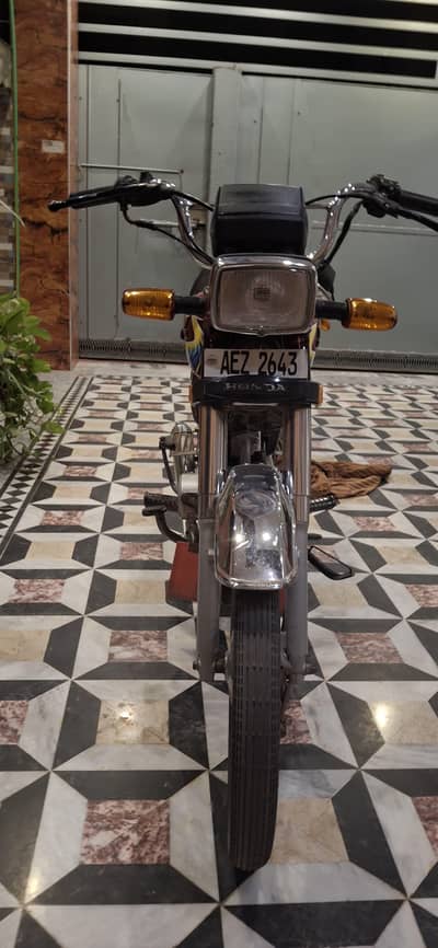 HONDA CD70 for sale.