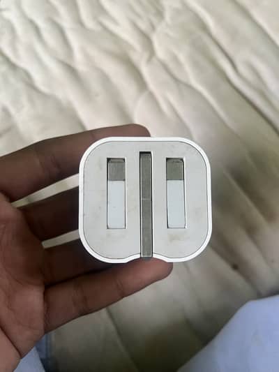 IPHONE 3 pin 20 watt orignal asapter with orignal  box cable