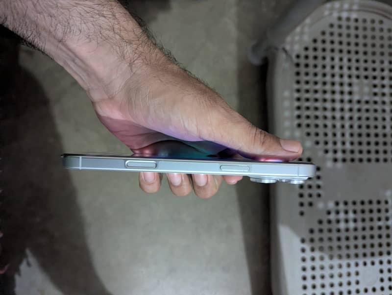 Apple iPhone 16 Pro Max 2