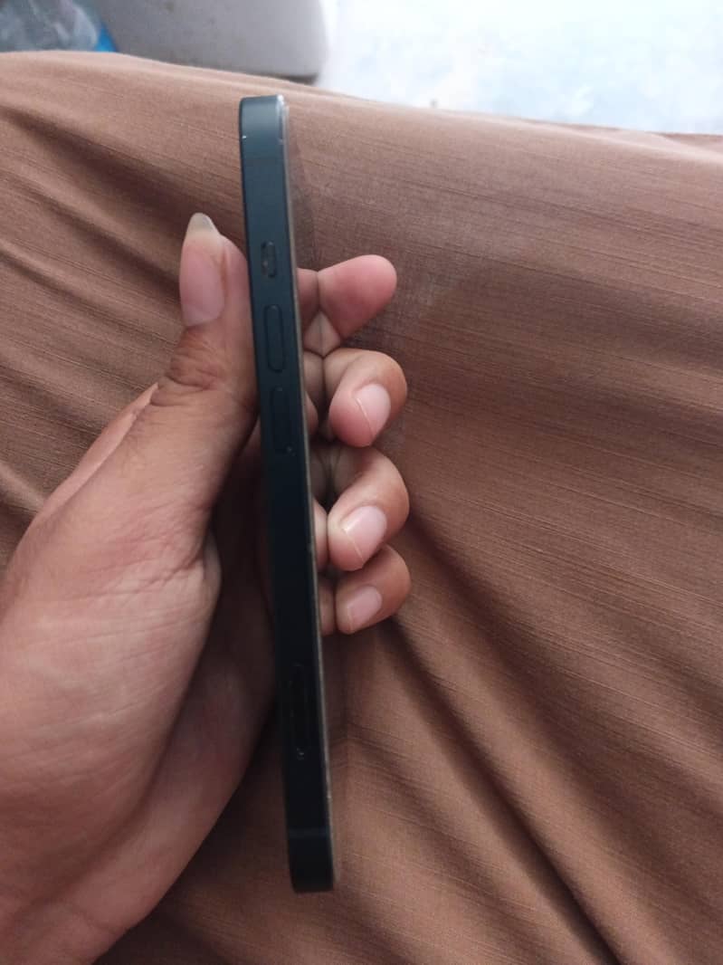 Apple iPhone 13 4