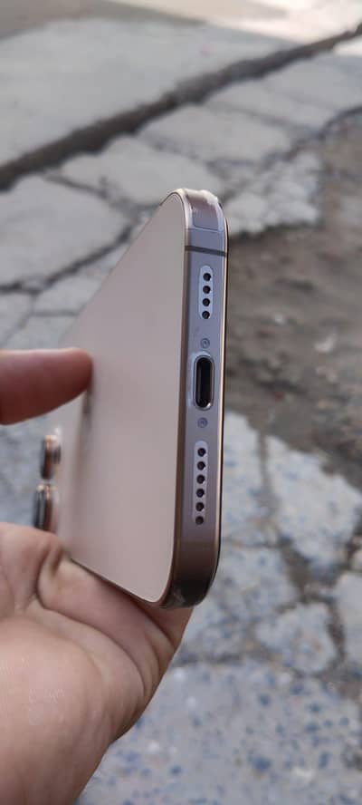 Apple iPhone 16 Pro Max