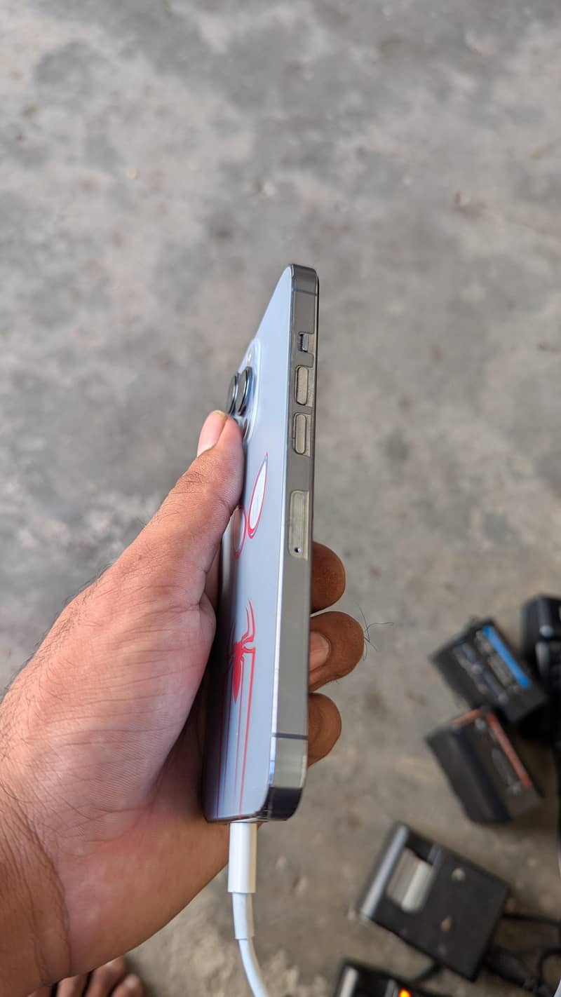 Apple iPhone 13 Pro 2