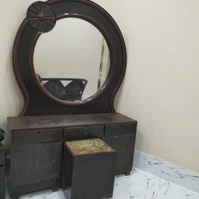 beautiful dresser design & good condition
