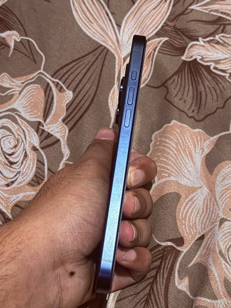 Apple iPhone 15 Pro Max 4