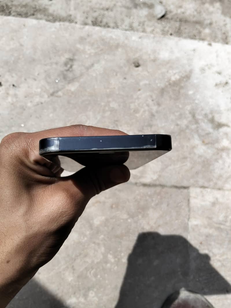 Apple iPhone 12 jv 4