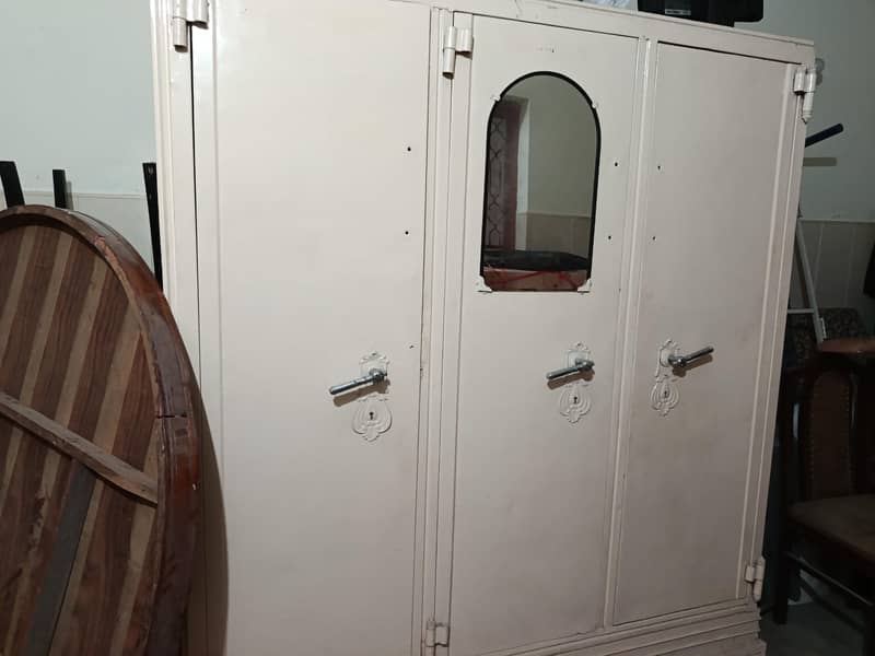 metal wardrobe 1