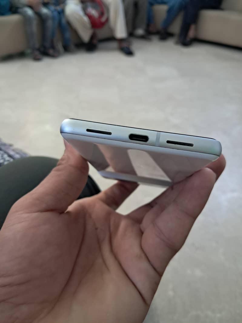 Google Pixel 7 4
