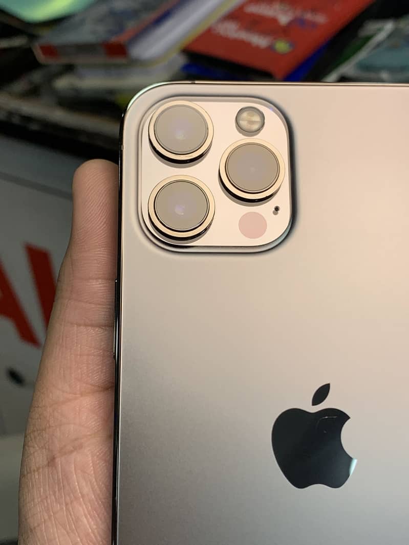Apple iPhone 12 Pro Max 4