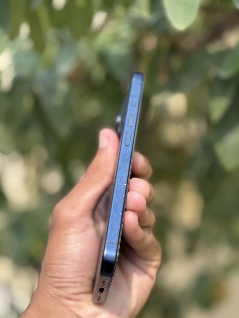 Apple iPhone 15 Pro JV 1
