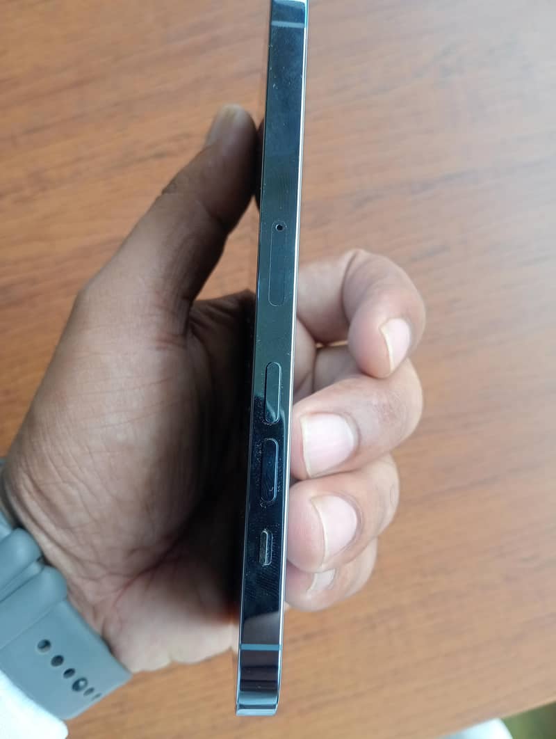 Apple iPhone 13 Pro 4
