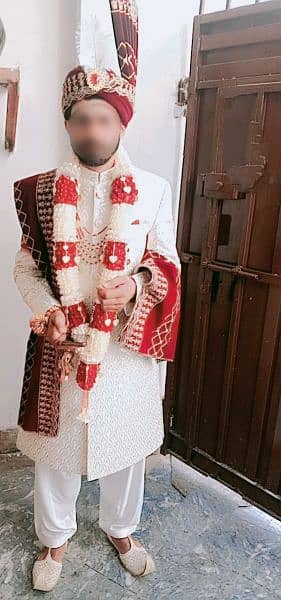Sherwani, Qulla, Red chadar, Motiyon wala mala