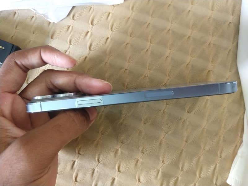 Apple iPhone 13 Pro Max 4
