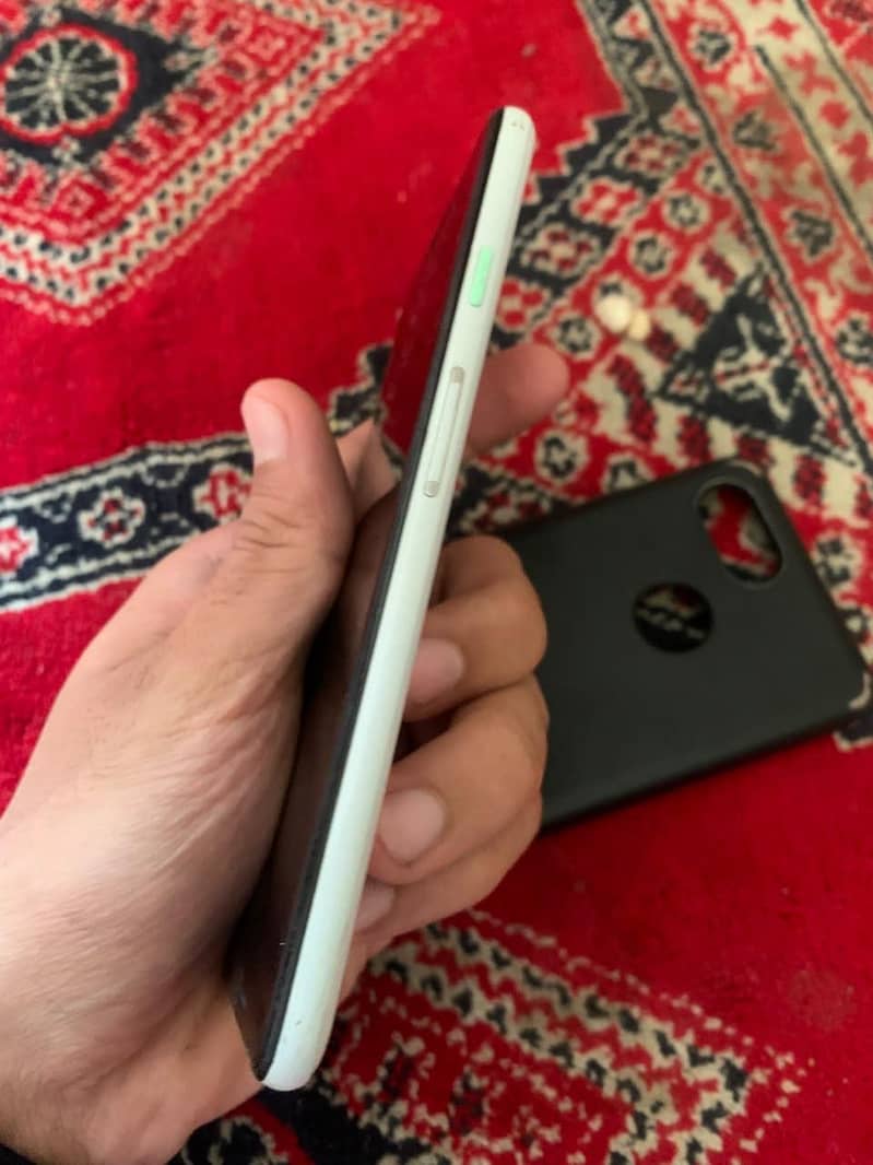 Google Pixel 3 8