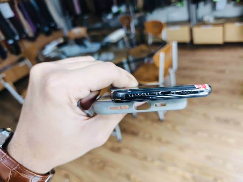 Apple iPhone 11 Pro Max 2