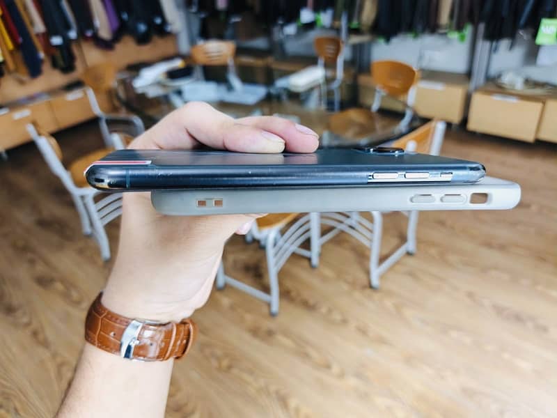 Apple iPhone 11 Pro Max 3